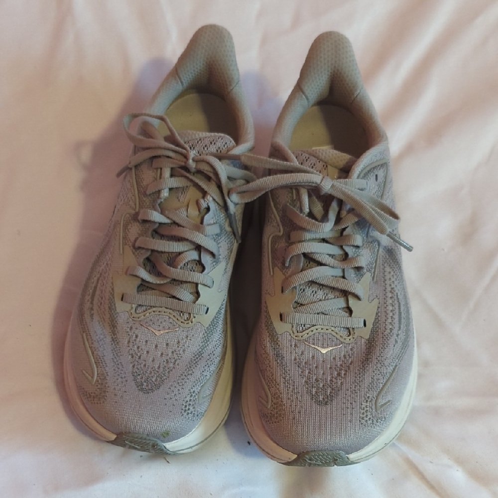 Hoka Women's Light Gray Athletic Shoes 7.5 D (Wide)
